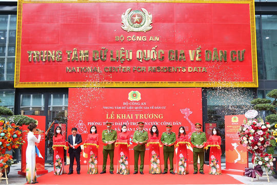 Khai trương Tổng đài hỗ trợ căn cước công dân và quản lý dân cư
