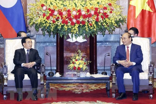 Chủ tịch nước Nguyễn Xuân Phúc tiếp Thủ tướng Lào Phankham Viphavanh