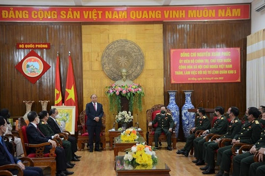 Chủ tịch nước Nguyễn Xuân Phúc thăm và làm việc với Bộ Tư lệnh Quân khu 5