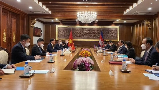 Củng cố và phát triển quan hệ hữu nghị, hợp tác Việt Nam - Campuchia