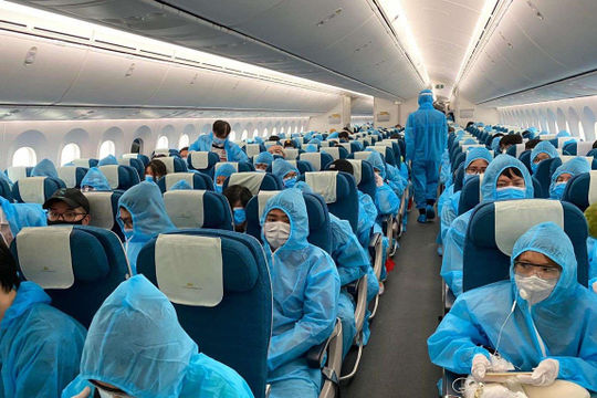 Tạo thuận lợi nhập cảnh đối với người nước ngoài, người Việt Nam cùng thân nhân về nước