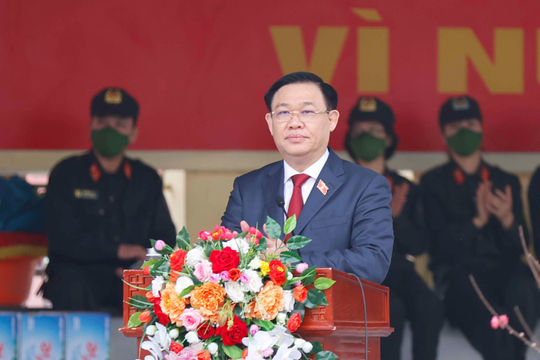 Chủ tịch Quốc hội Vương Đình Huệ thăm và chúc Tết Bộ Tư lệnh Thủ đô Hà Nội