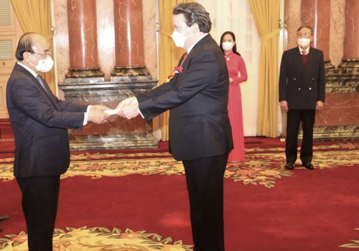 Chủ tịch nước Nguyễn Xuân Phúc tiếp các Đại sứ trình Quốc thư Chủ tịch nước Nguyễn Xuân Phúc tiếp các Đại sứ trình Quốc thư