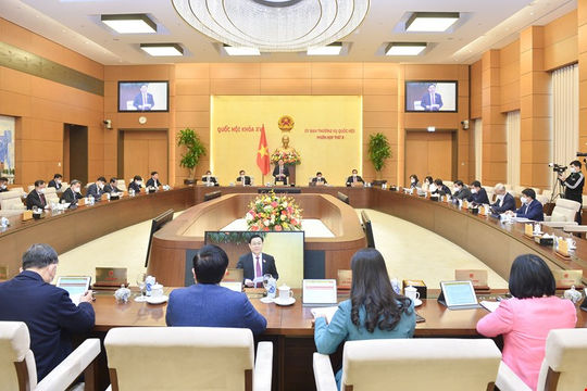 Khai mạc Phiên họp thứ 8 của Ủy ban Thường vụ Quốc hội