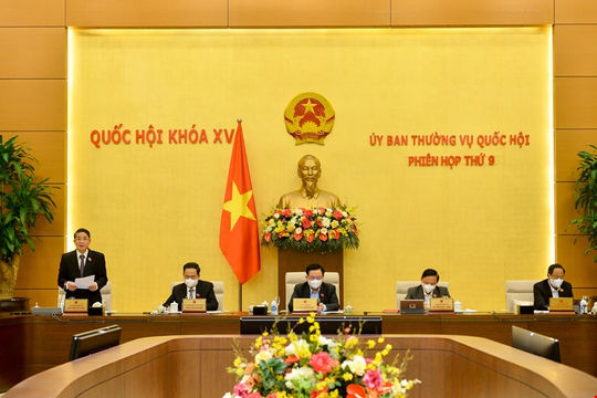 Ủy ban Thường vụ Quốc hội thông qua Nghị quyết về mức thuế bảo vệ môi trường đối với xăng, dầu, mỡ nhờn