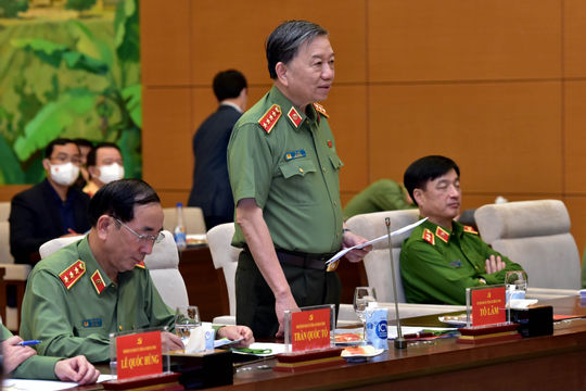 Phối hợp chặt chẽ với Bộ Công an chuẩn bị, kỹ lưỡng các dự án luật, pháp lệnh lĩnh vực an ninh Phối hợp chặt chẽ với Bộ Công an chuẩn bị, kỹ lưỡng các dự án luật, pháp lệnh lĩnh vực an ninh