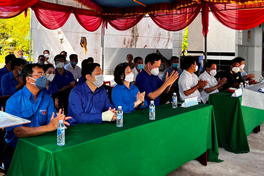 Đoàn thanh niên KTNN xây dựng cầu giao thông nông thôn tại Hậu Giang