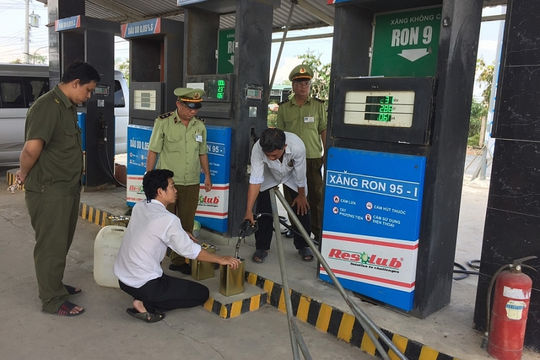 Tăng cường thanh tra, kiểm tra, chống buôn lậu xăng dầu