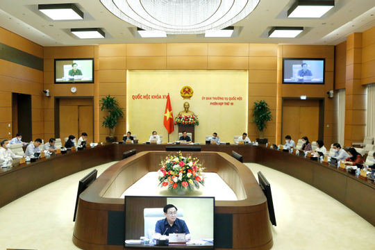 Thị trường trái phiếu doanh nghiệp, bất động sản phát triển “nóng”, tiềm ẩn rủi ro