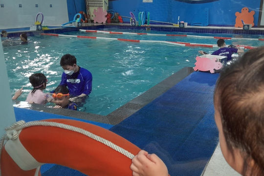 Đẩy mạnh phong trào dạy bơi, dạy kỹ năng an toàn cho học sinh trong trường học