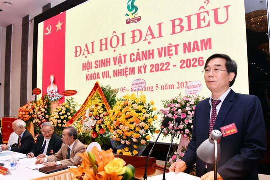 Đưa sinh vật cảnh trở thành ngành kinh tế sinh thái, góp phần phát triển kinh tế - xã hội Đưa sinh vật cảnh trở thành ngành kinh tế sinh thái, góp phần phát triển kinh tế - xã hội