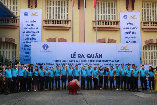 Ra quân hưởng ứng Tháng vận động triển khai bảo hiểm xã hội toàn dân