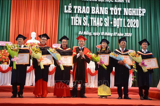 Nâng cao chất lượng đào tạo sau đại học tiệm cận chuẩn mực quốc tế Nâng cao chất lượng đào tạo sau đại học tiệm cận chuẩn mực quốc tế