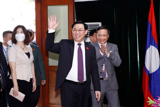 Chủ tịch Quốc hội Vương Đình Huệ: Tạo đột phá cho quan hệ thương mại, đầu tư, kinh doanh Việt Nam – Lào