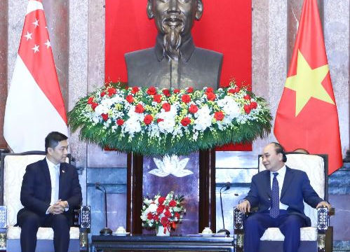 Chủ tịch nước Nguyễn Xuân Phúc tiếp Chủ tịch Quốc hội Singapore Tan Chuan-Jin