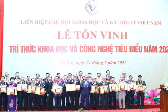 Tôn vinh trí thức khoa học và công nghệ tiêu biểu năm 2022