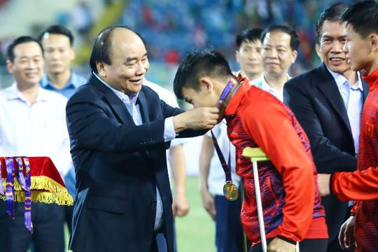 Chủ tịch nước Nguyễn Xuân Phúc biểu dương Đoàn thể thao Việt Nam và Đội tuyển bóng đá nam Chủ tịch nước Nguyễn Xuân Phúc biểu dương Đoàn thể thao Việt Nam và Đội tuyển bóng đá nam