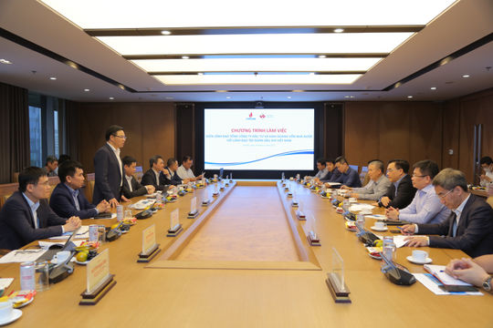 Bàn thảo tiềm năng hợp tác giữa Petrovietnam và SCIC trong các dự án năng lượng Bàn thảo tiềm năng hợp tác giữa Petrovietnam và SCIC trong các dự án năng lượng