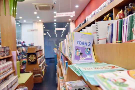 Sách giáo khoa mới tăng giá: Người dân thêm lo, đại biểu Quốc hội đề nghị tăng giám sát Sách giáo khoa mới tăng giá: Người dân thêm lo, đại biểu Quốc hội đề nghị tăng giám sát