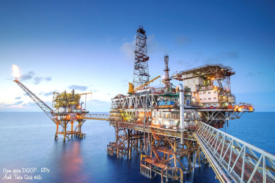 Giàn nén khí mỏ Rồng chinh phục mốc sản lượng mới