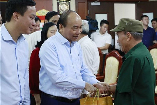 Chủ tịch nước Nguyễn Xuân Phúc thăm, tặng quà người cao tuổi tỉnh Hải Dương