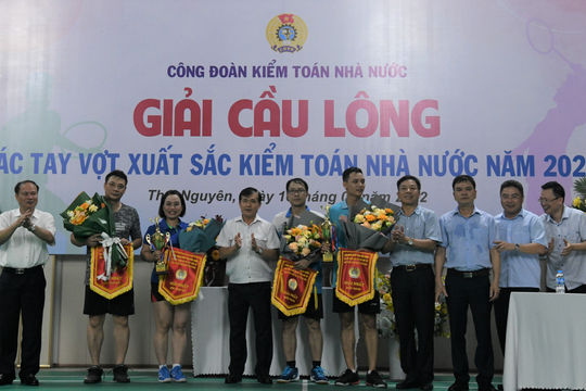 Trao giải các tay vợt Cầu lông xuất sắc Kiểm toán nhà nước năm 2022 Trao giải các tay vợt Cầu lông xuất sắc Kiểm toán nhà nước năm 2022