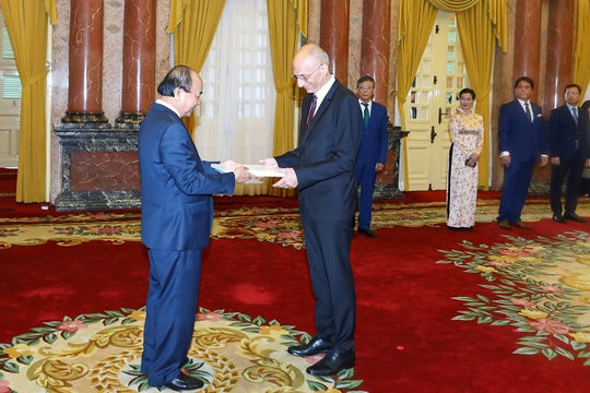 Chủ tịch nước Nguyễn Xuân Phúc tiếp các Đại sứ trình Quốc thư