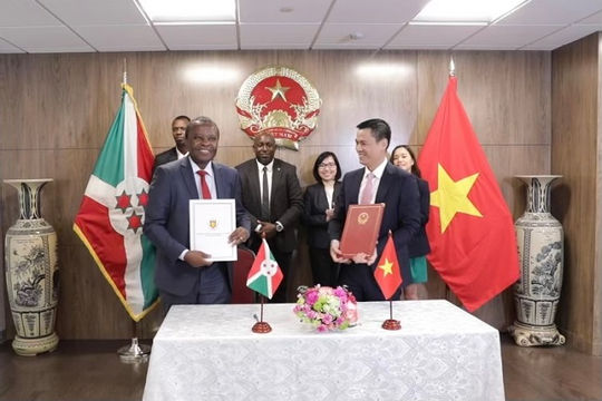 Việt Nam và Burundi ký Hiệp định miễn thị thực cho công dân mang hộ chiếu ngoại giao