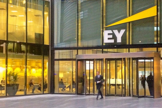 EY xem xét phát hành cổ phiếu, giao dịch trên sàn chứng khoán