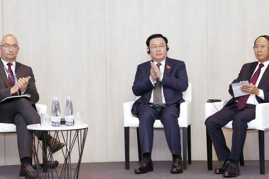 Chủ tịch Quốc hội Vương Đình Huệ dự Tọa đàm Kinh tế - thương mại - đầu tư Việt Nam - Hungary Chủ tịch Quốc hội Vương Đình Huệ dự Tọa đàm Kinh tế - thương mại - đầu tư Việt Nam - Hungary