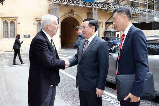 Chủ tịch Hạ viện Vương quốc Anh đón, hội đàm với Chủ tịch Quốc hội Vương Đình Huệ