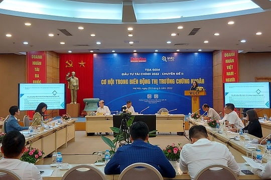 Thị trường chứng khoán nửa cuối năm: Cơ hội lớn hơn thách thức