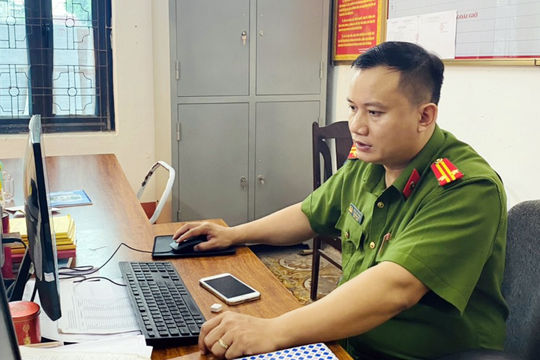 Lực lượng công an xã đóng vai trò quan trọng tại cơ sở, giúp ngăn chặn tội phạm từ sớm Lực lượng công an xã đóng vai trò quan trọng tại cơ sở, giúp ngăn chặn tội phạm từ sớm