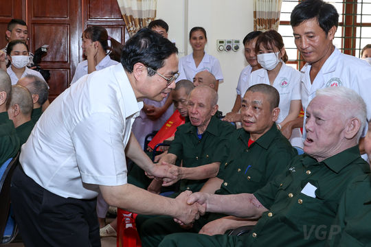 Thủ tướng tặng quà người có công, gia đình chính sách tại Hà Nam Thủ tướng tặng quà người có công, gia đình chính sách tại Hà Nam