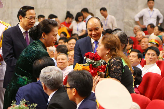 Tuyên dương 450 người có công tiêu biểu toàn quốc