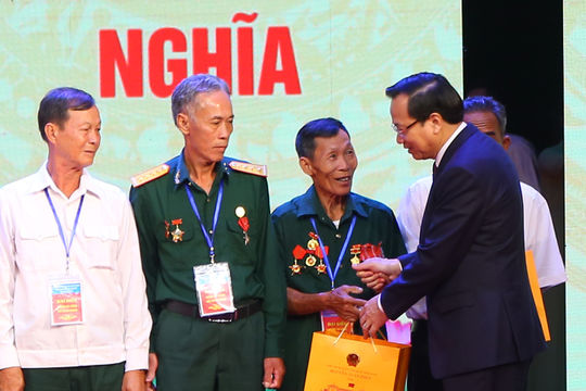 Tri ân người có công bằng cả tấm lòng và trách nhiệm! Tri ân người có công bằng cả tấm lòng và trách nhiệm!