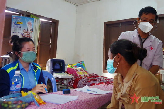 Thắm tình hữu nghị nơi biên giới Việt - Lào