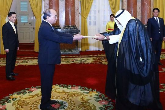 Chủ tịch nước Nguyễn Xuân Phúc tiếp các Đại sứ trình Quốc thư Chủ tịch nước Nguyễn Xuân Phúc tiếp các Đại sứ trình Quốc thư