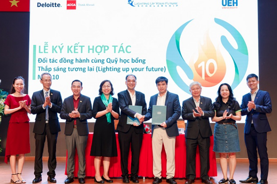 Lan tỏa giá trị tích cực từ Quỹ học bổng Thắp sáng tương lai, nâng cao kiến thức, kỹ năng nghề nghiệp kiểm toán