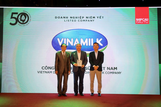 Vinamilk nhận giải thưởng Top 50 doanh nghiệp phát triển bền vững năm 2022