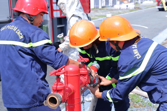 KVT thực tập phương án chữa cháy, cứu nạn cứu hộ và ứng phó sự cố tràn dầu