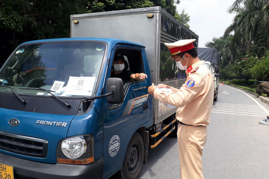 Tiếp tục xử lý nghiêm các trường hợp vi phạm nồng độ cồn, xe quá khổ, quá tải khi tham gia giao thông