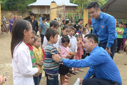 Đẩy mạnh thực hiện các nhiệm vụ trong công tác đoàn và phong trào thanh niên