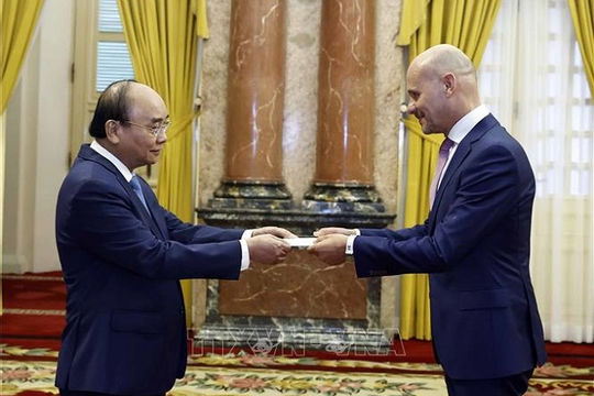 Chủ tịch nước Nguyễn Xuân Phúc tiếp các Đại sứ trình Quốc thư