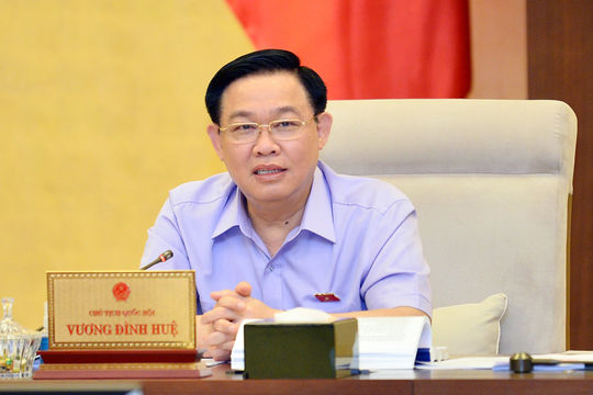 Quỹ Bình ổn xăng dầu: Nên giữ hay bỏ?