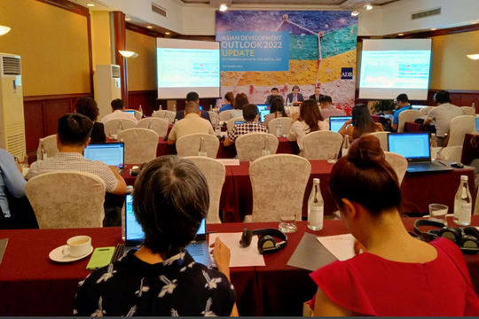 Vì sao ADB giữ nguyên dự báo tăng trưởng kinh tế Việt Nam?