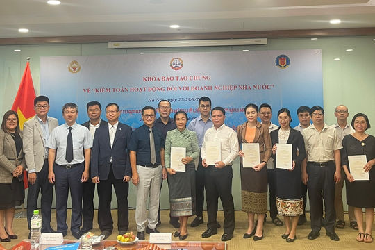 Bế giảng “Khóa đào tạo chung về kiểm toán hoạt động đối với DNNN trong khuôn khổ hợp tác KTNN Việt Nam-Lào-Campuchia” Bế giảng “Khóa đào tạo chung về kiểm toán hoạt động đối với DNNN trong khuôn khổ hợp tác KTNN Việt Nam-Lào-Campuchia”