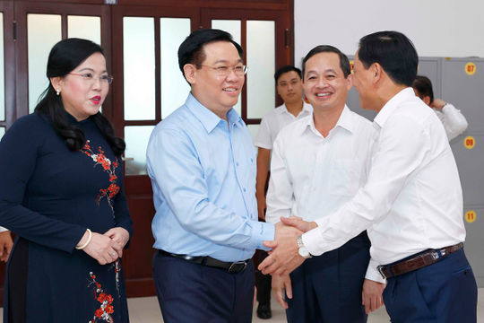 Chủ tịch Quốc hội Vương Đình Huệ làm việc với Ban Thường vụ Tỉnh ủy Thái Nguyên