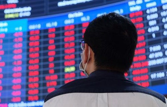 "Nhuộm đỏ" 801 cổ phiếu, VN-Index về sát mốc 1.000 điểm