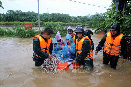 Chủ động ứng phó với áp thấp nhiệt đới, mưa lũ tại miền Trung